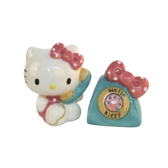 Hello Kitty Salt & Pepper shaker set